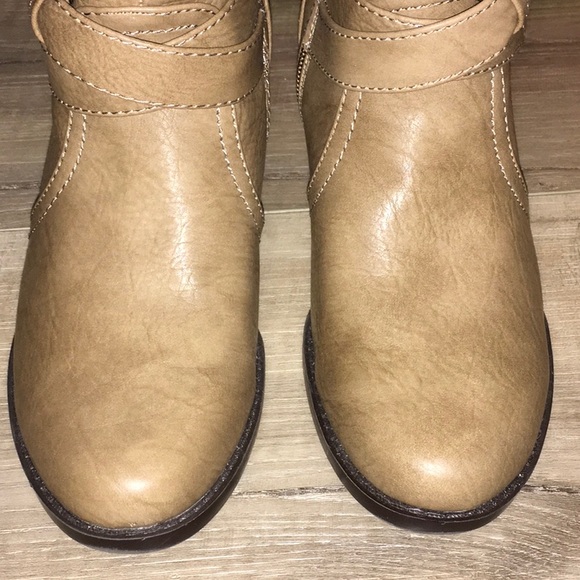 BareTraps Reemona Taupe Ankle Boot Size 6.5 - Picture 3 of 9